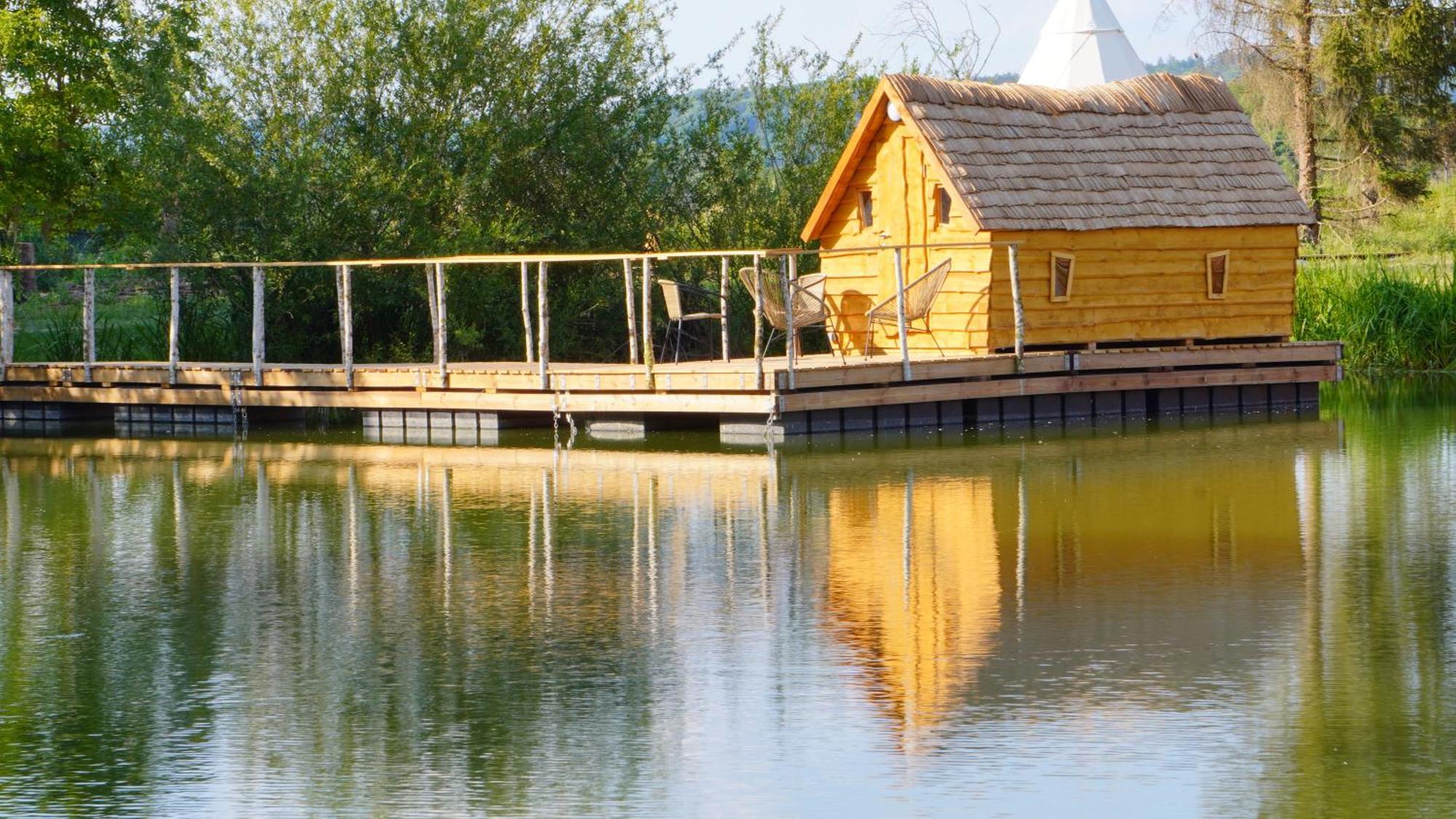 Les Cabanes Flottantes Givrauval Exterior foto